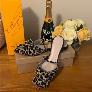 Leopard print & transparent detail flat